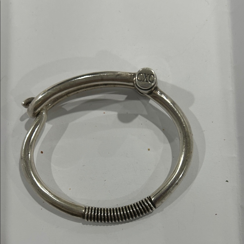 Elegant Silver Bracelet - Picture 4 of 9